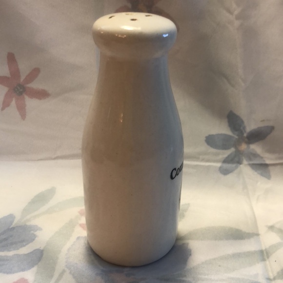 Vintage Ceramic Country Fresh Pepper & Farm Fresh Salt Shakers w/cow motif - Picture 5 of 13